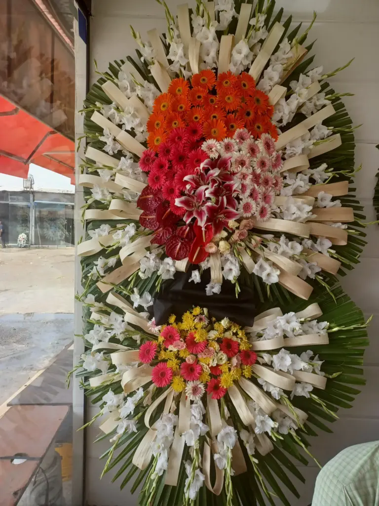 تصویر واضح از تاج گل تسلیت به همراه اطلاعات کامل و قیمت