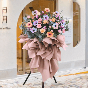 ارسال تاج گل در غرب تهران چگونه است؟